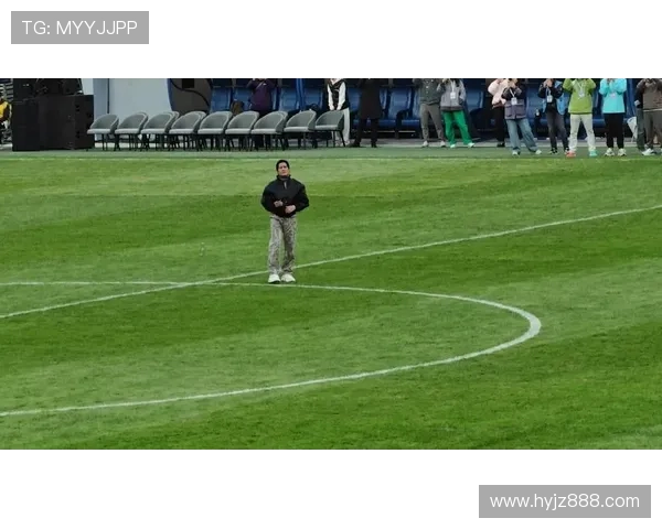 绿茵忆当年！大连名宿 32 香港明星队，齐秦梭鱼湾唱醉冬夜